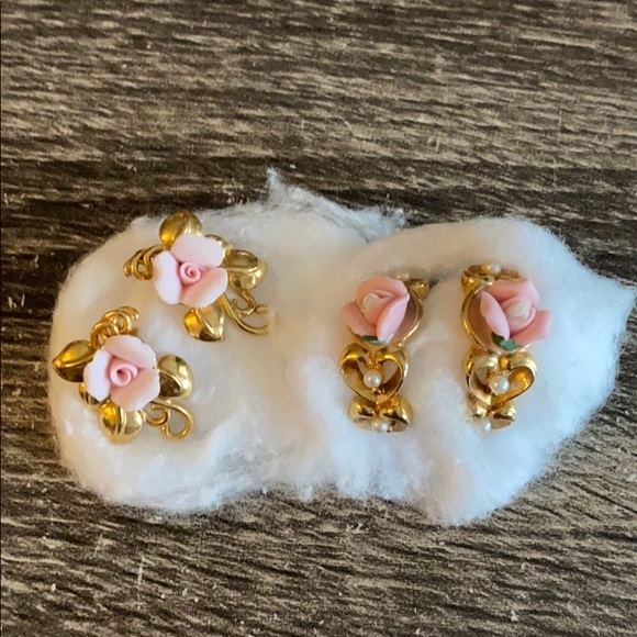 2 pairs of rose earrings - Picture 1 of 4